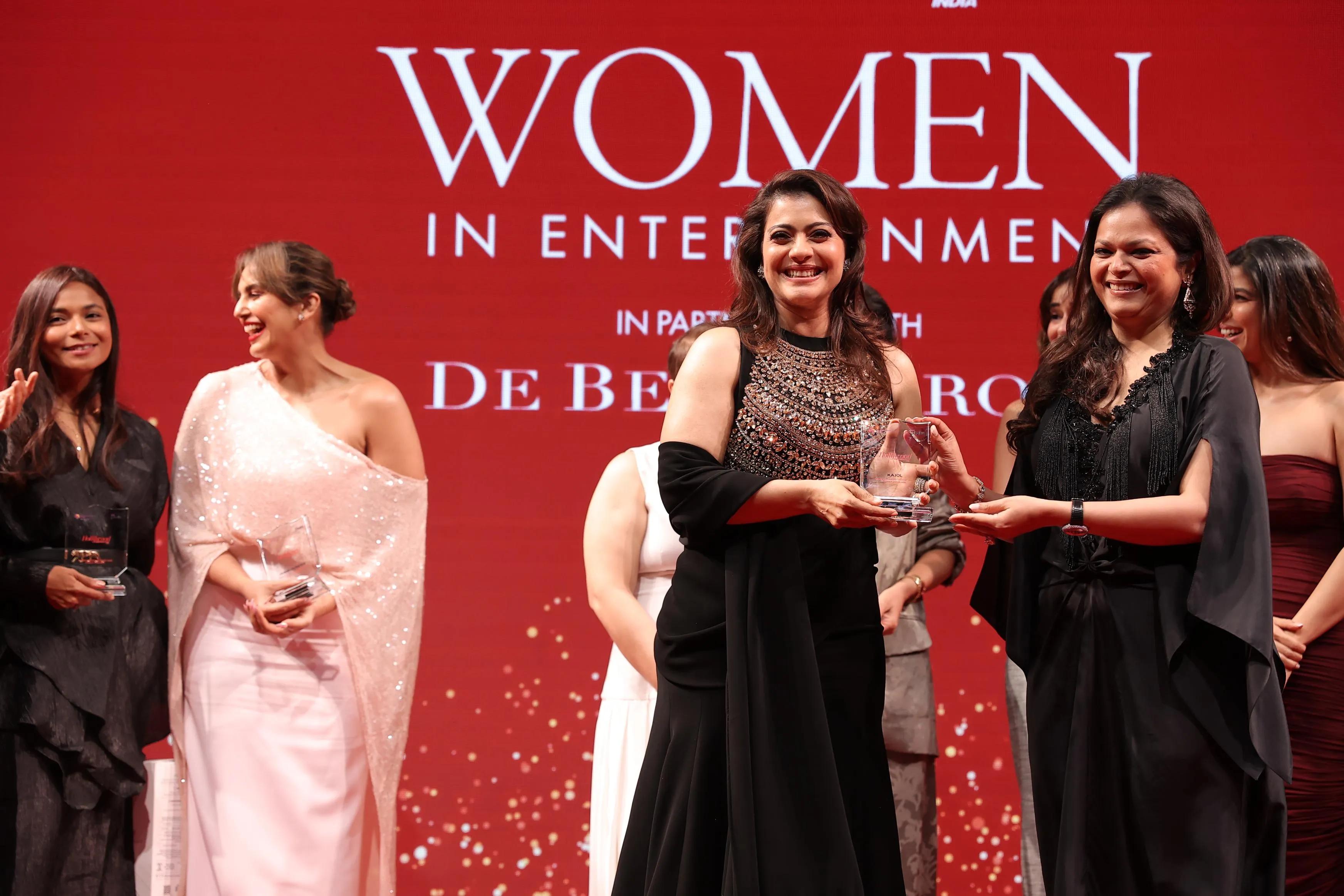 Kajol receives her trophy from Avarna Jain