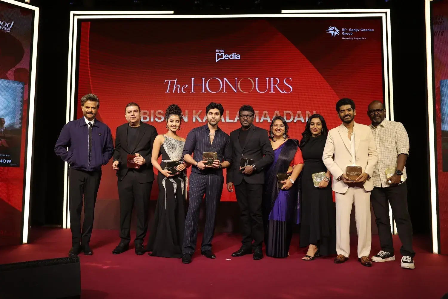 Anil Kapoor with Team 'Bison' on stage