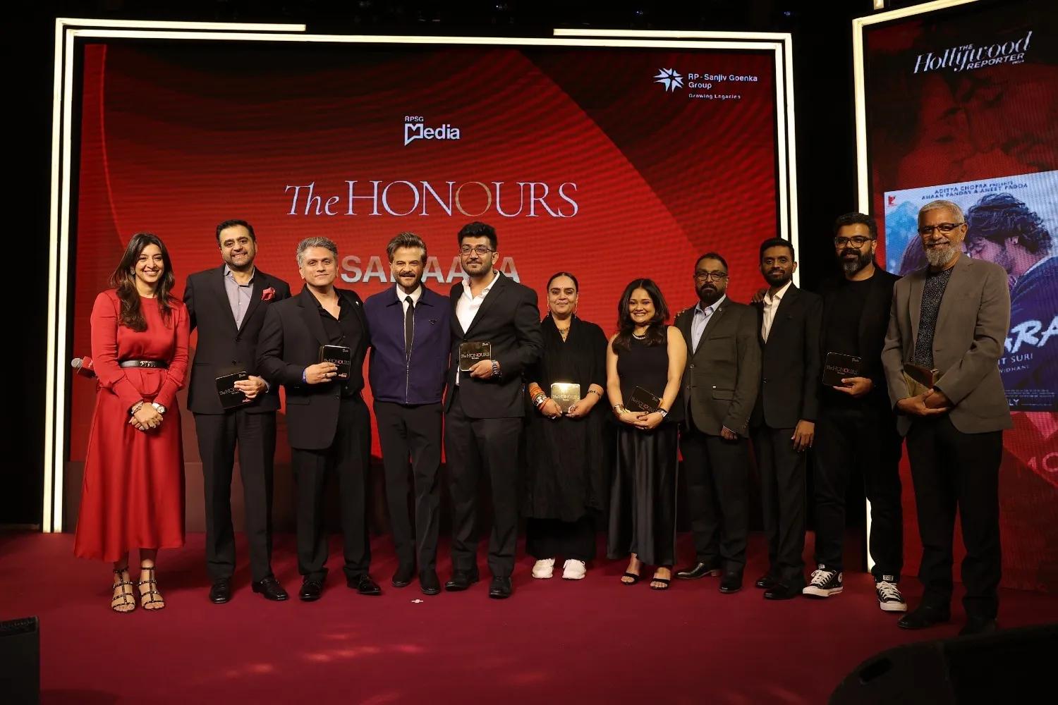 Anil Kapoor presented the award to team 'Saiyaraa' on stage